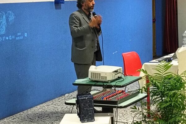 Rozzano: dopo le ronde contro gli immigrati, l'appello di Don Luigi alla responsabilità