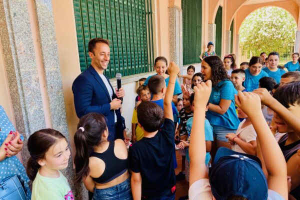 Il Sindaco Ferretti e l'assessore Paolini incontrano la città. Foto presa dal Sito del Comune di Rozzano