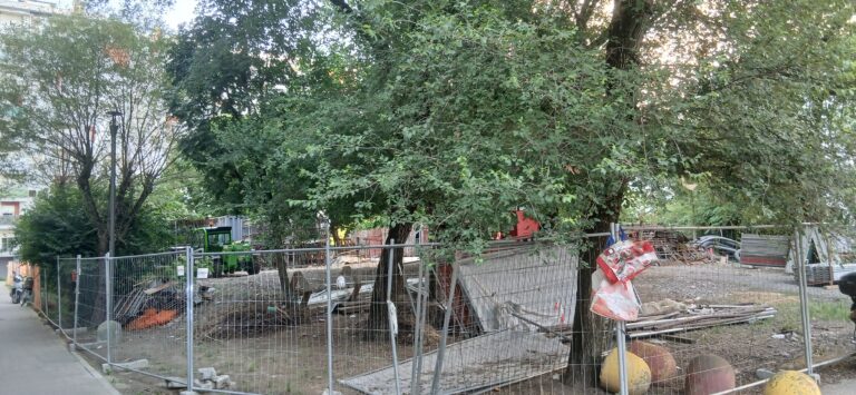 Rozzano: la protesta inascoltata, tra rabbia e delusione, dei cittadini di Via Dei Glicini.